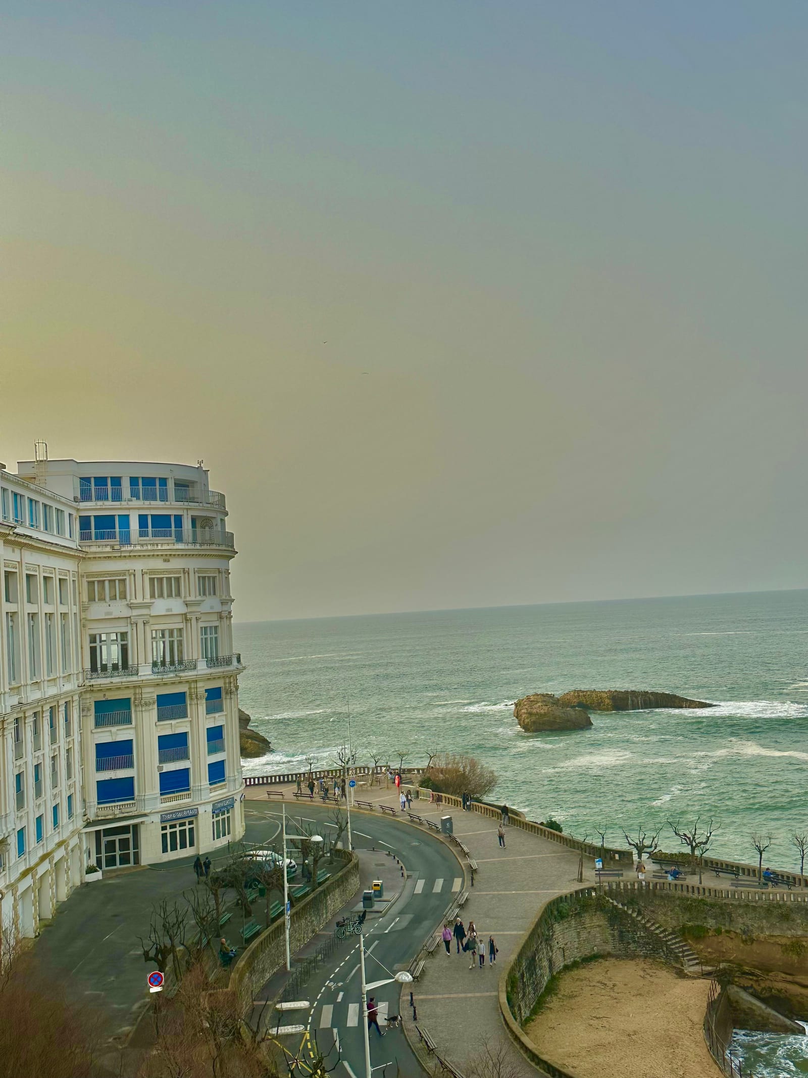Immeuble d’appartements à Biarritz face à l’océan Atlantique